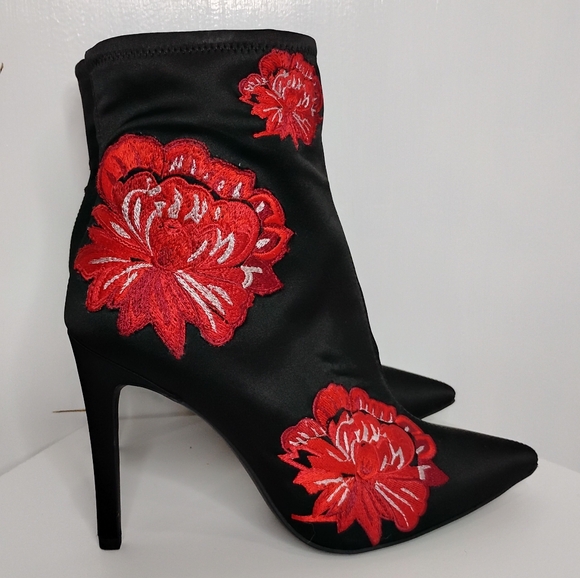 JESSICA SIMPSON SPIKE EMBROIDERED BOOTIES - Picture 1 of 9